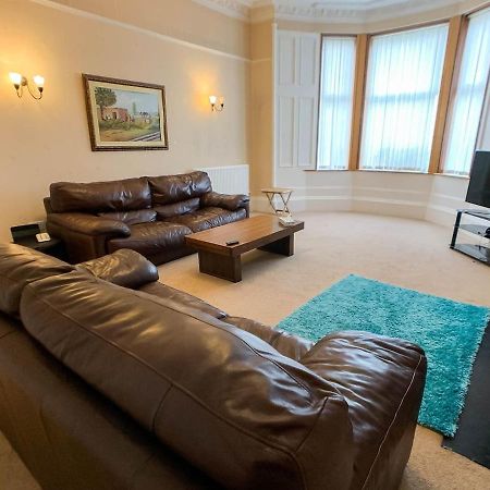 Large Glasgow South Family Home - Free Parking エクステリア 写真
