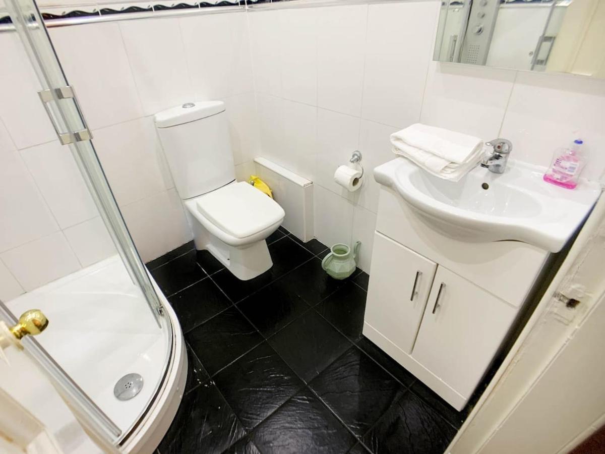 Large Glasgow South Family Home - Free Parking エクステリア 写真