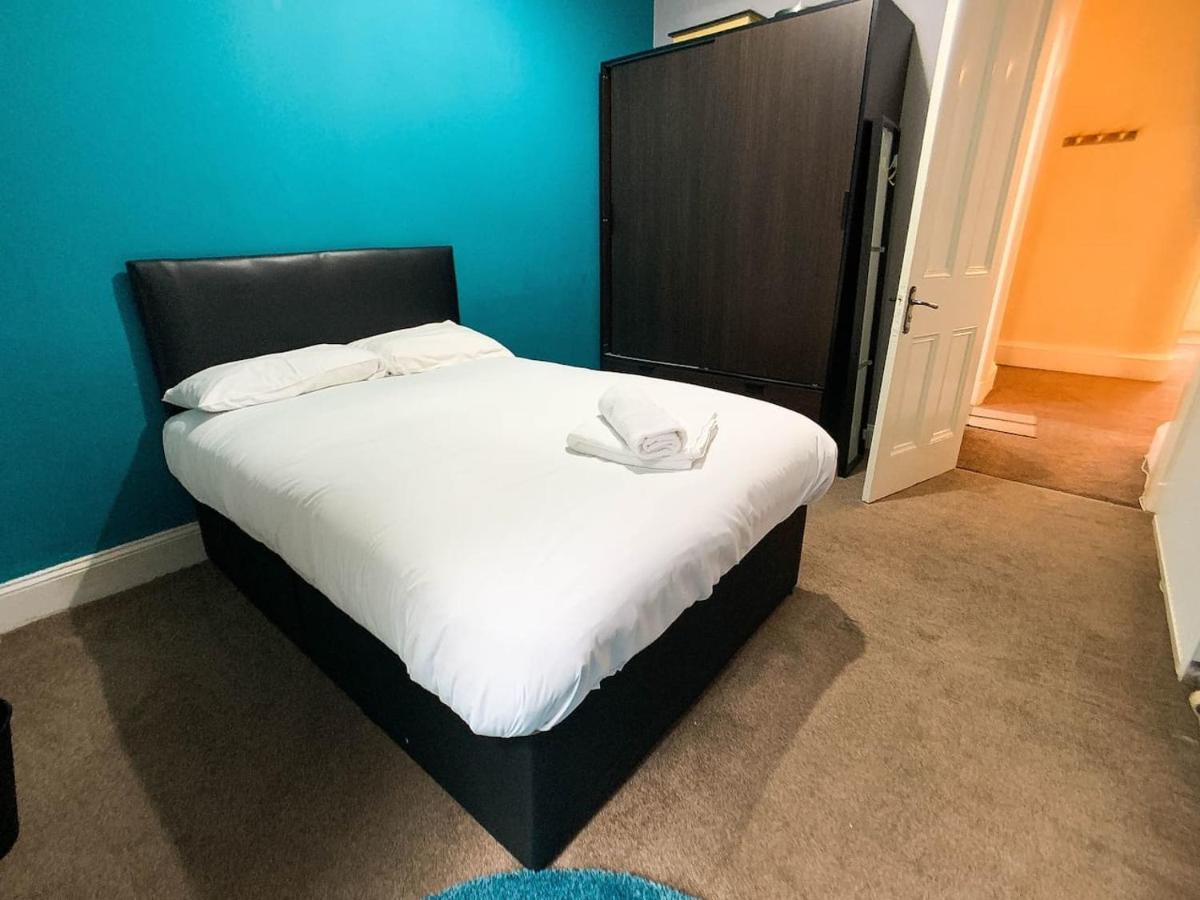 Large Glasgow South Family Home - Free Parking エクステリア 写真
