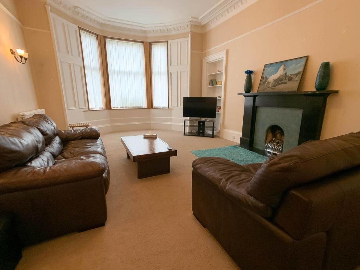 Large Glasgow South Family Home - Free Parking エクステリア 写真