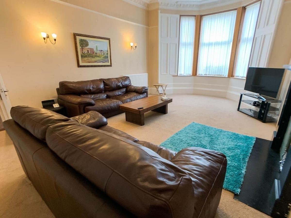 Large Glasgow South Family Home - Free Parking エクステリア 写真
