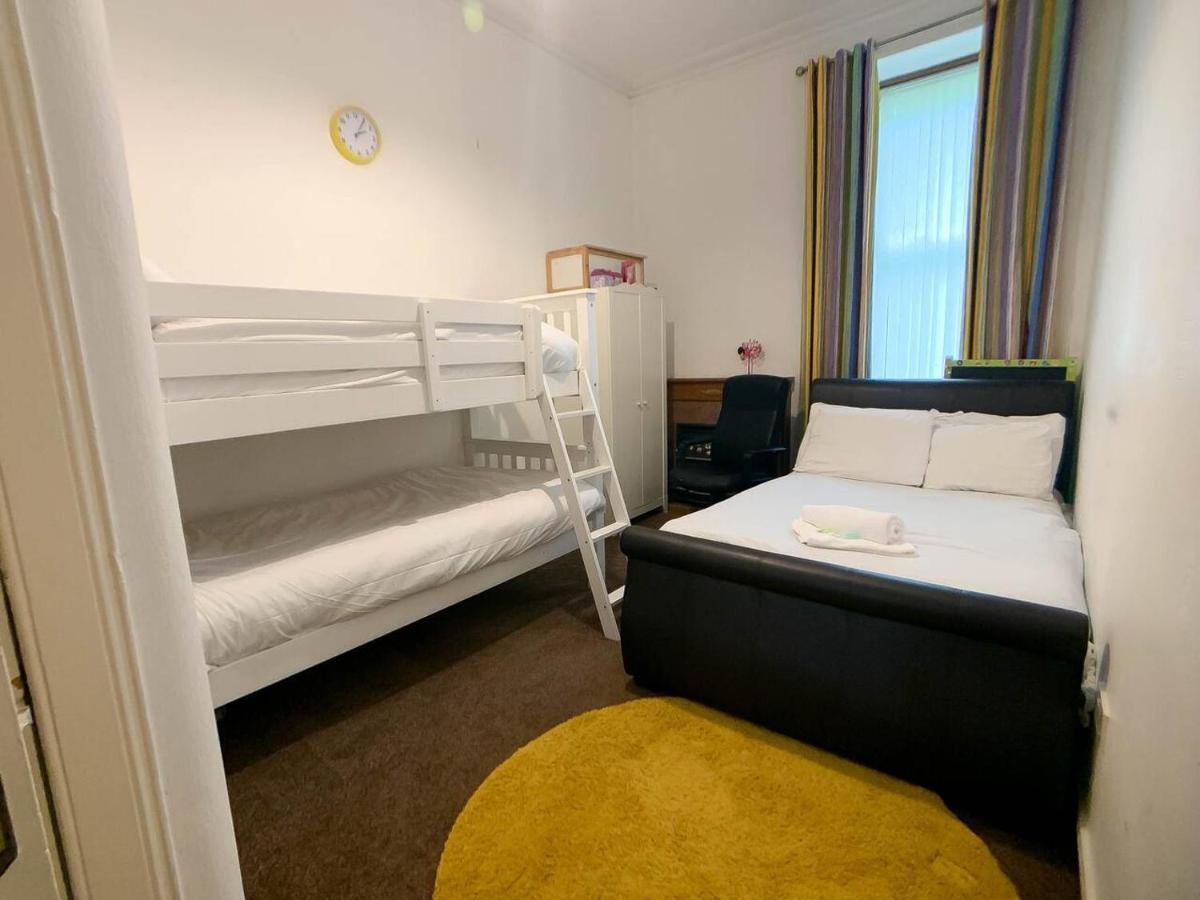 Large Glasgow South Family Home - Free Parking エクステリア 写真