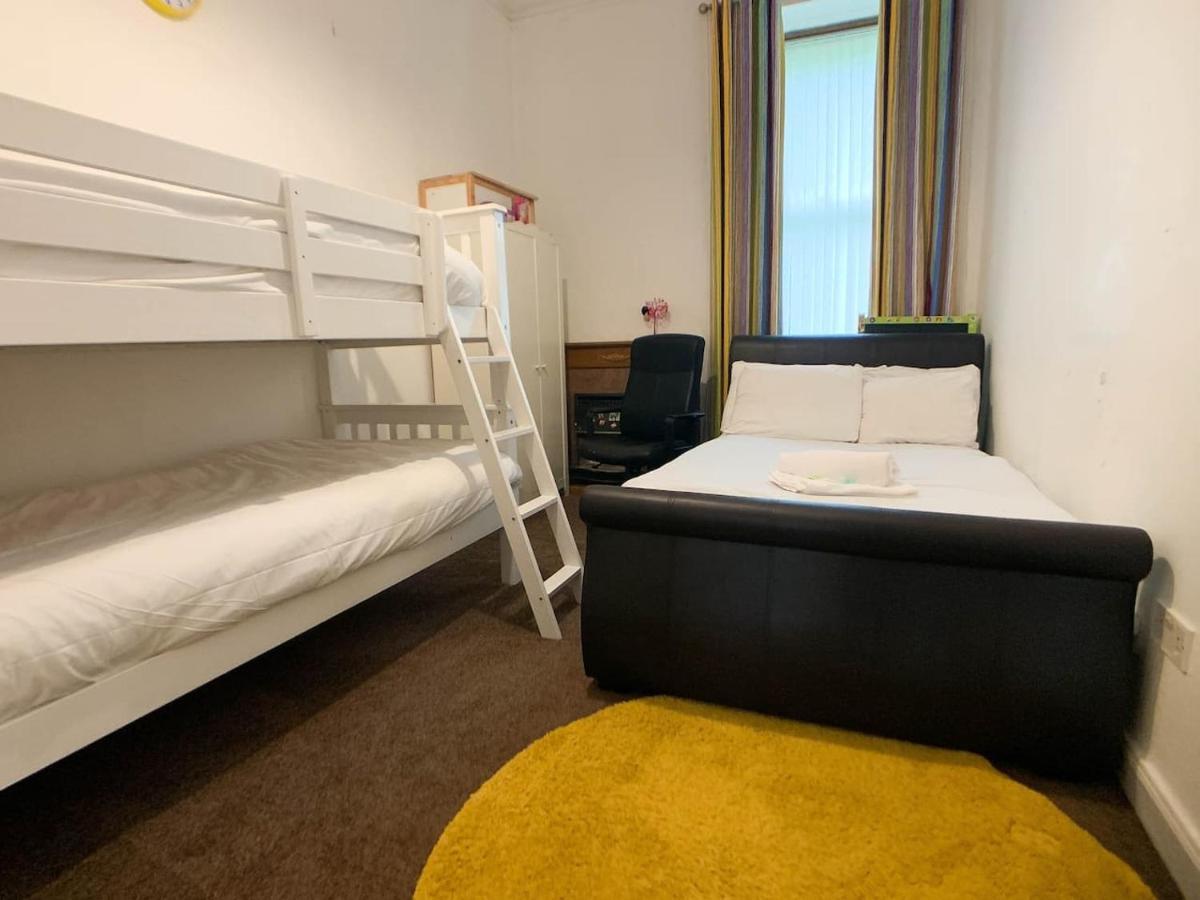 Large Glasgow South Family Home - Free Parking エクステリア 写真