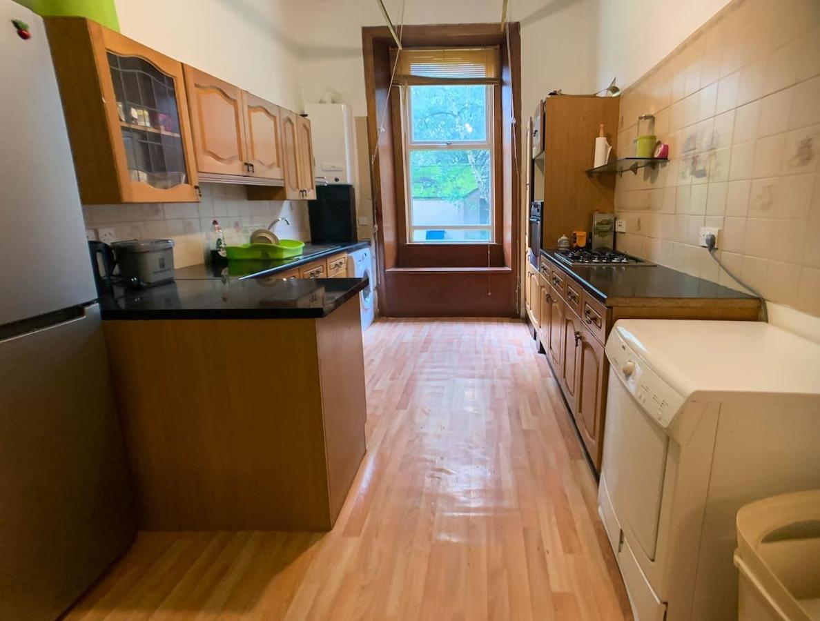 Large Glasgow South Family Home - Free Parking エクステリア 写真