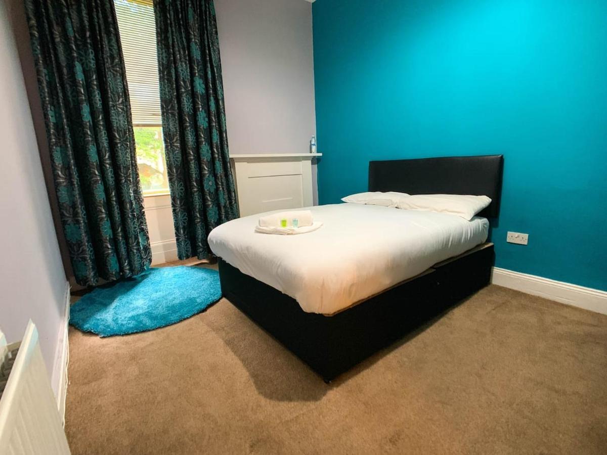 Large Glasgow South Family Home - Free Parking エクステリア 写真